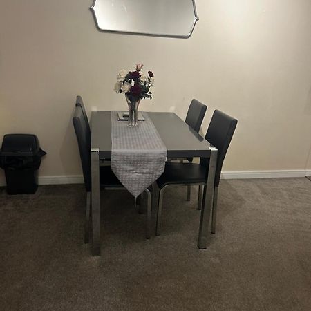 Stylish 2 Bedroom Apartment-Short Term Lets & Serviced Accomodation Reading Exterior foto